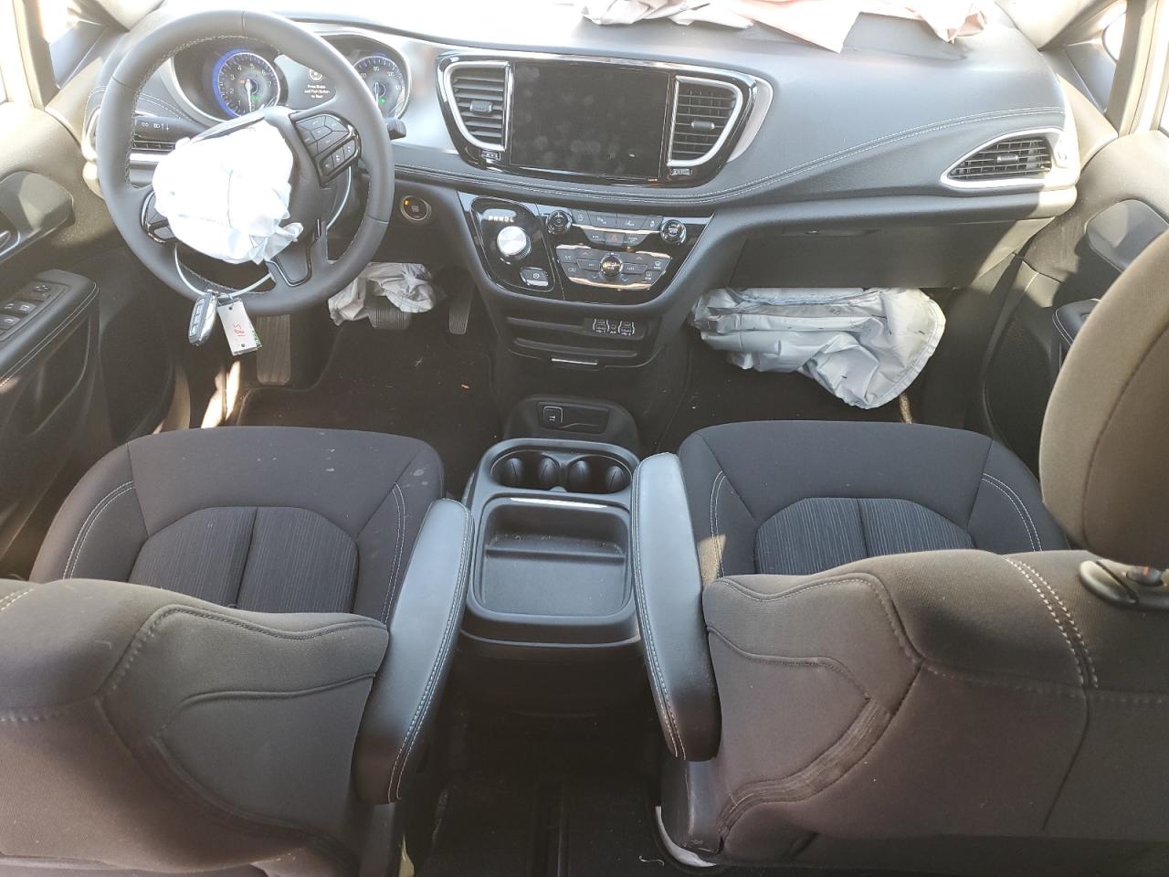 2023 CHRYSLER PACIFICA TOURING photo 15