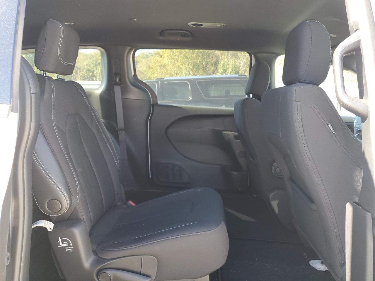 2023 CHRYSLER PACIFICA TOURING photo 21