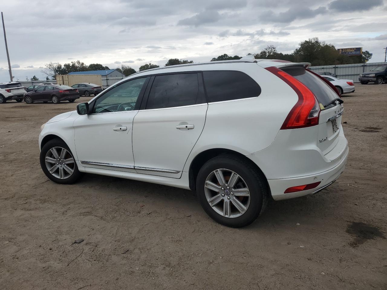 2016 VOLVO XC60 T6 PLATINUM photo 2