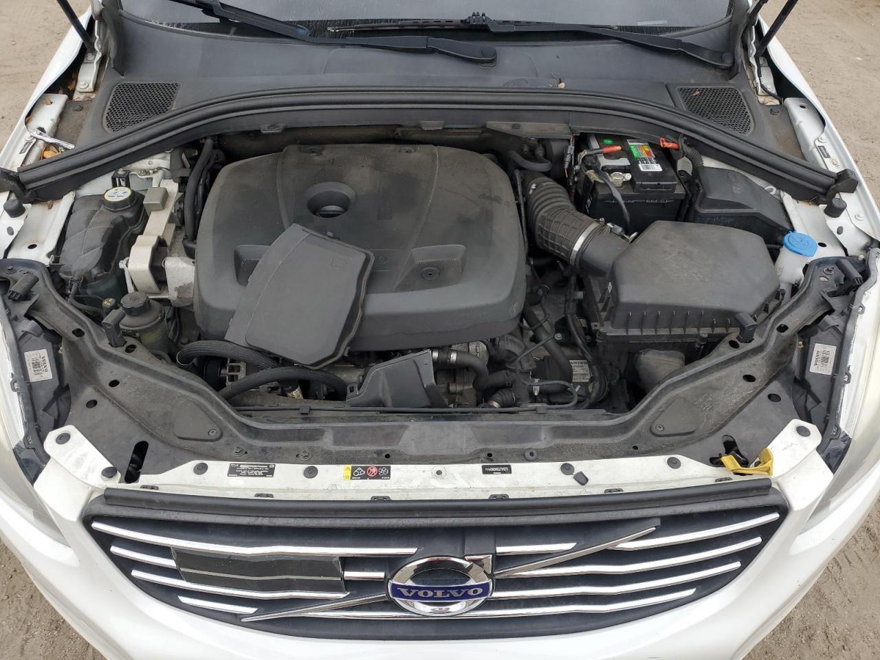 2016 VOLVO XC60 T6 PLATINUM photo 12
