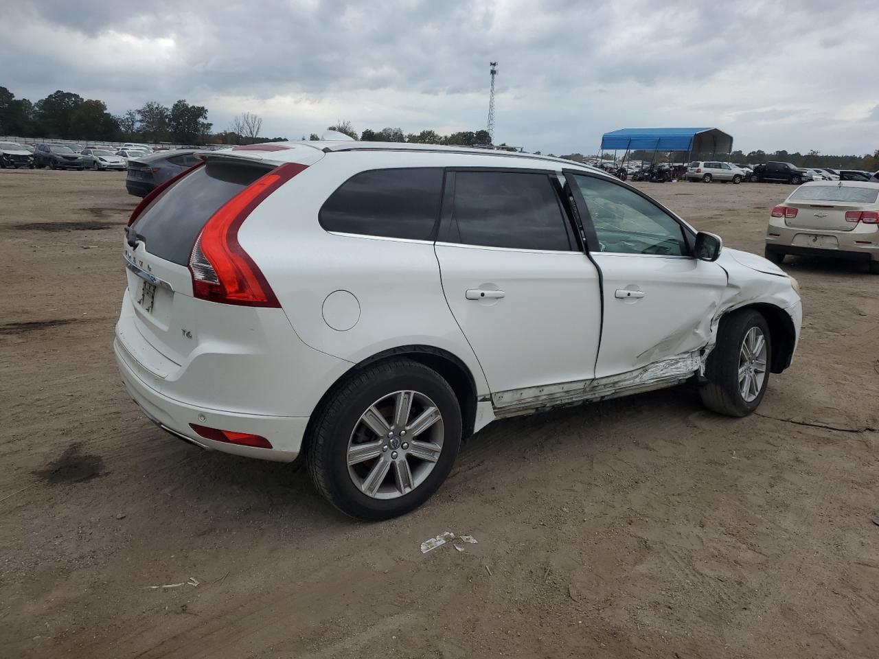 2016 VOLVO XC60 T6 PLATINUM photo 3