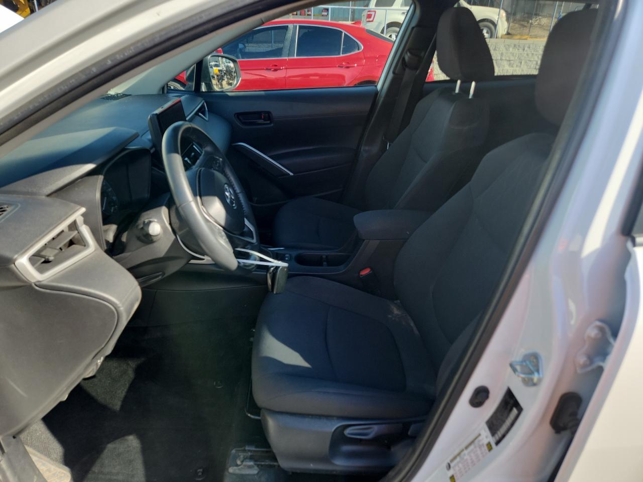 2025 TOYOTA COROLLA CROSS LE photo 19