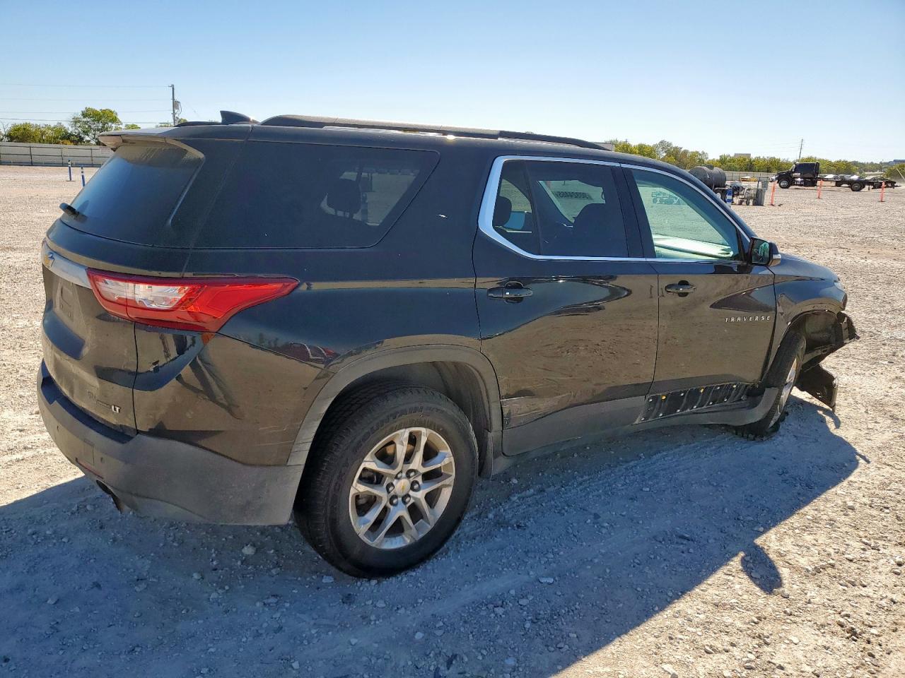 2019 CHEVROLET TRAVERSE LT photo 3