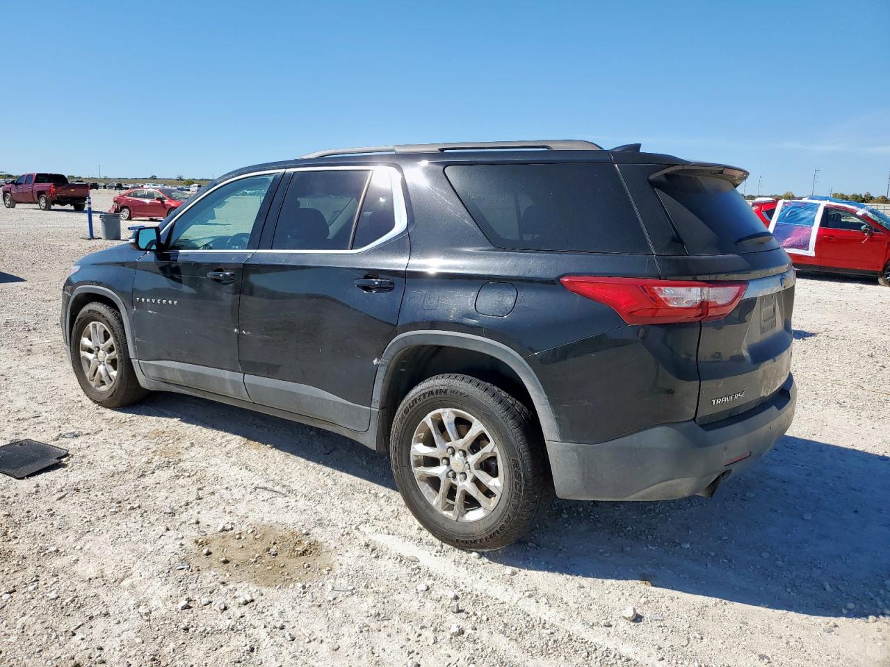 2019 CHEVROLET TRAVERSE LT photo 2