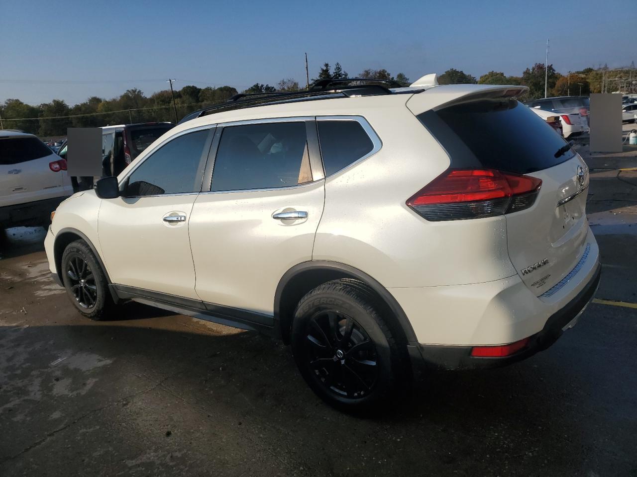 2017 NISSAN ROGUE SV photo 2