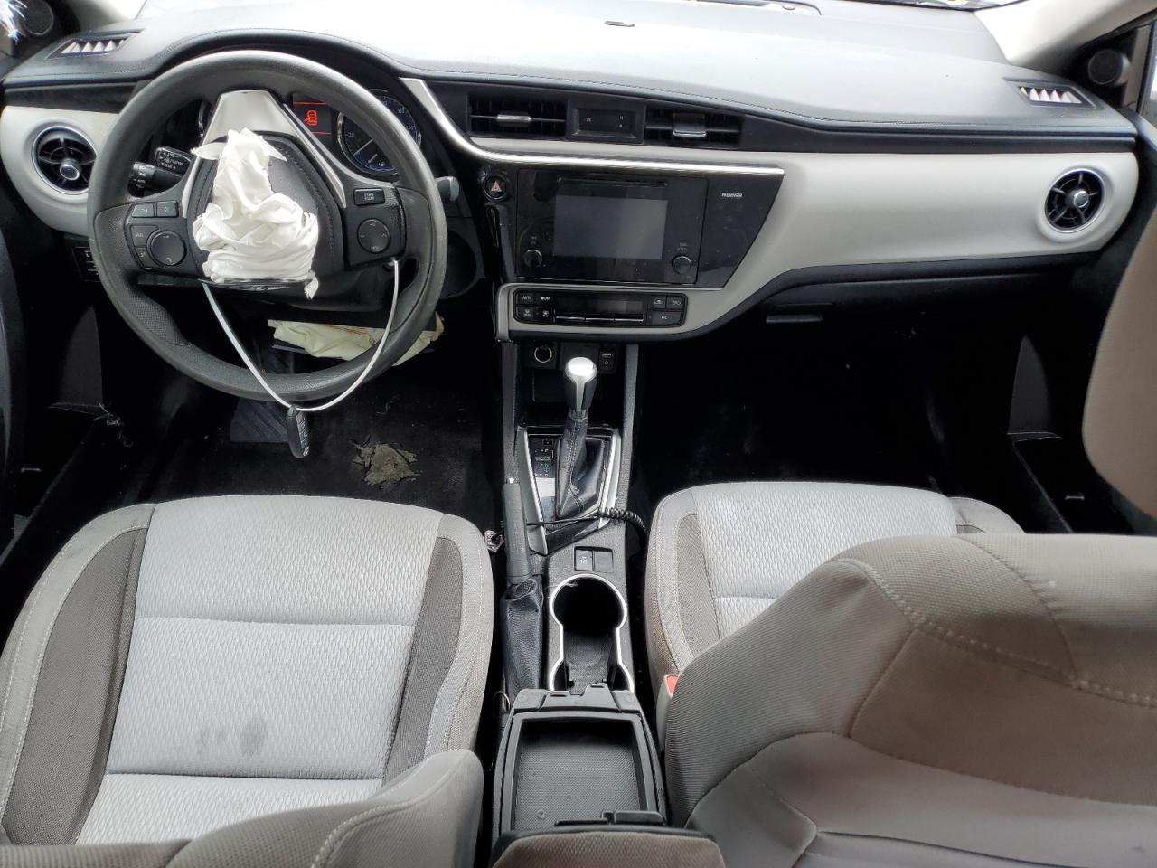 2017 TOYOTA COROLLA L photo 8