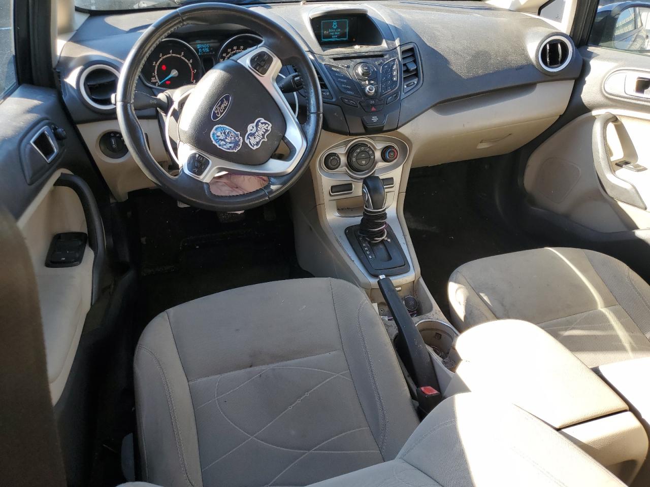 2015 FORD FIESTA SE photo 8