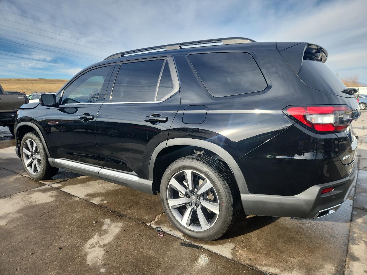 2025 HONDA PILOT TOURING photo 2