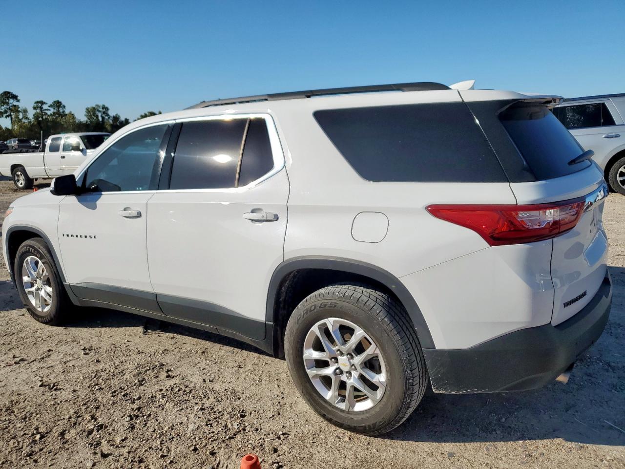 2019 CHEVROLET TRAVERSE LT photo 3