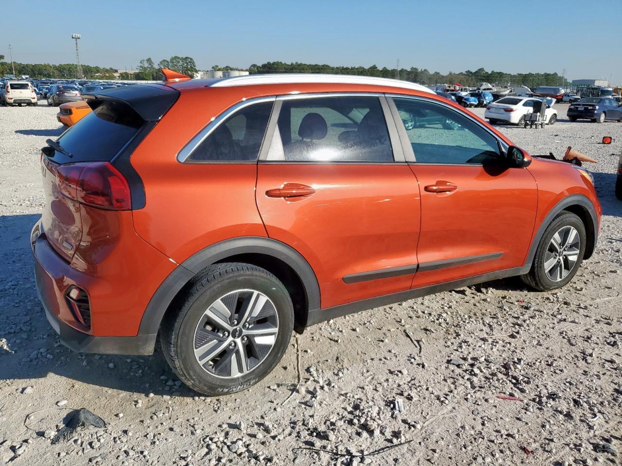 2022 KIA NIRO LXS photo 3