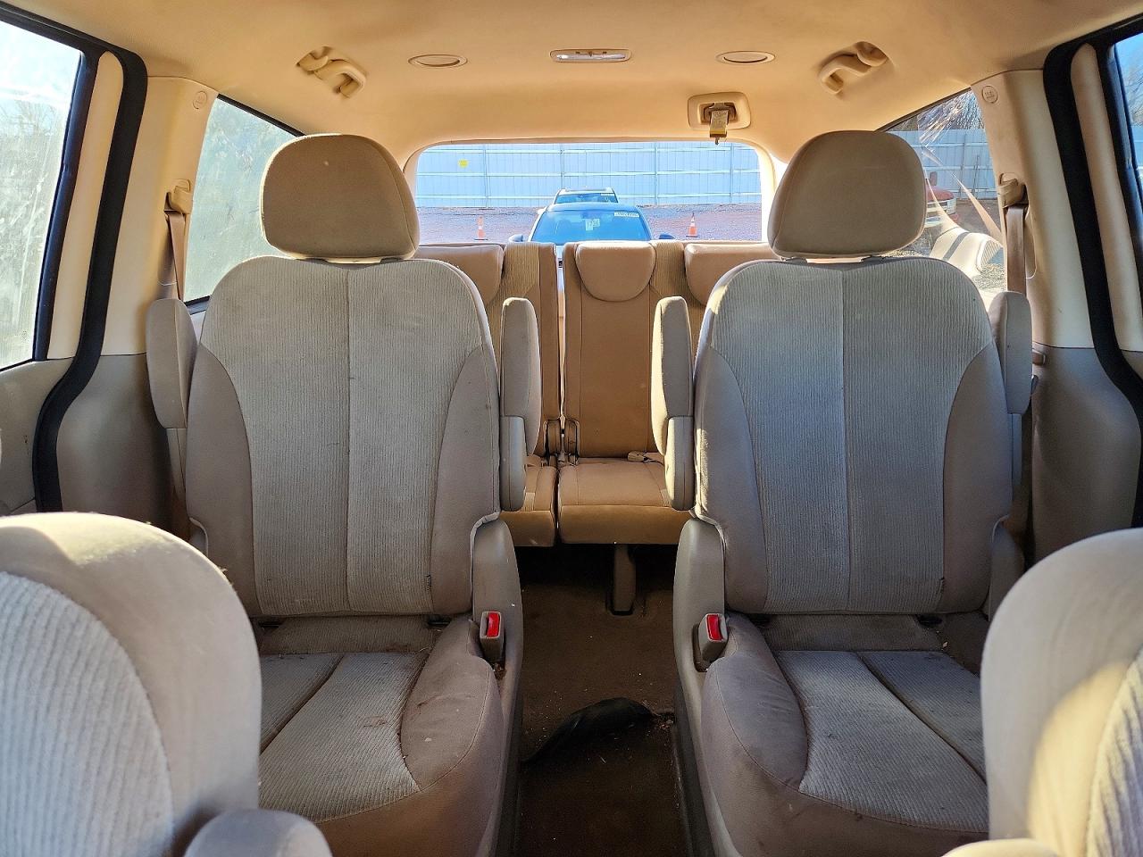 2012 KIA SEDONA LX photo 19