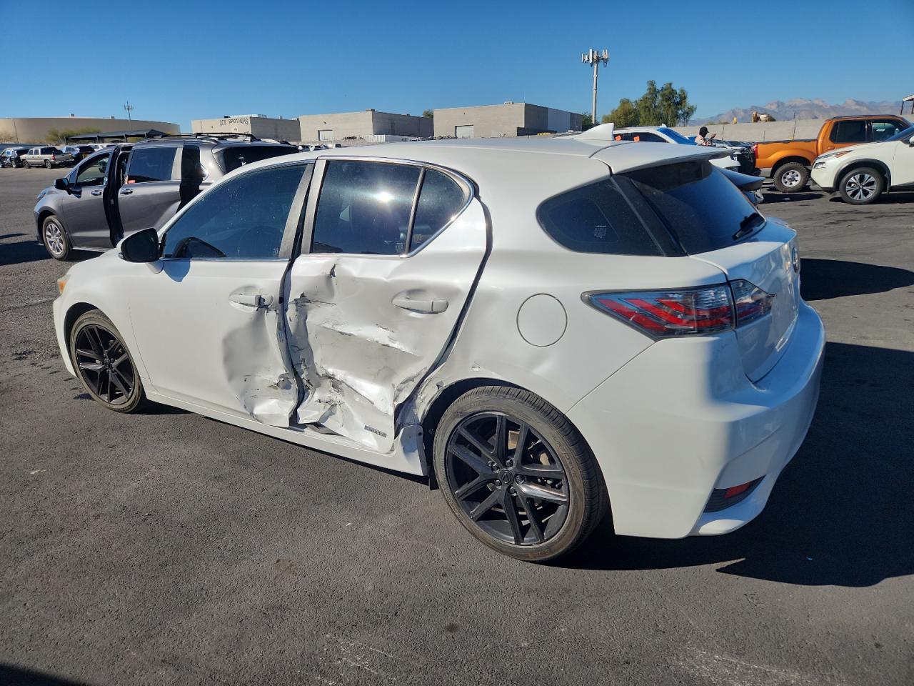 2014 LEXUS CT photo 3