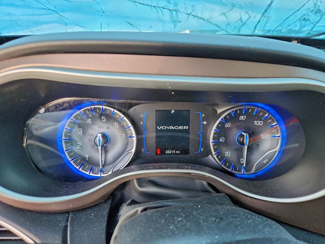 2023 CHRYSLER VOYAGER photo 9