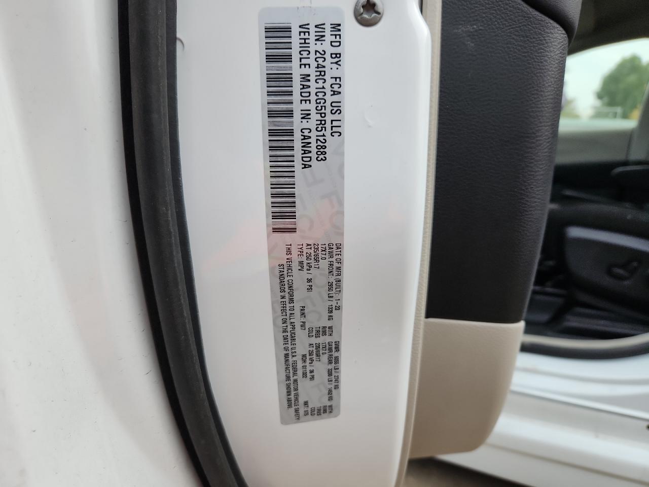 2023 CHRYSLER VOYAGER photo 14