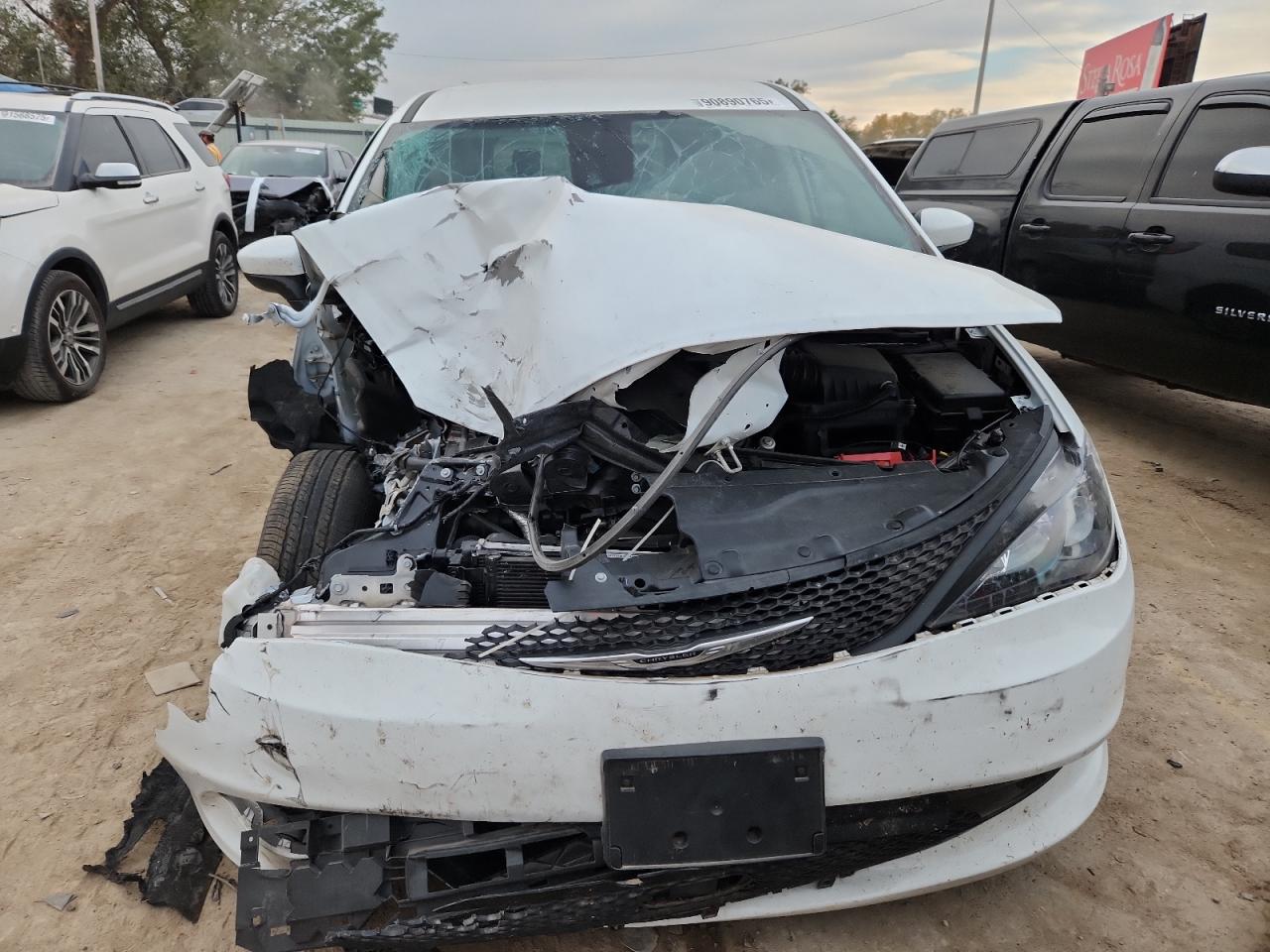 2023 CHRYSLER VOYAGER photo 5