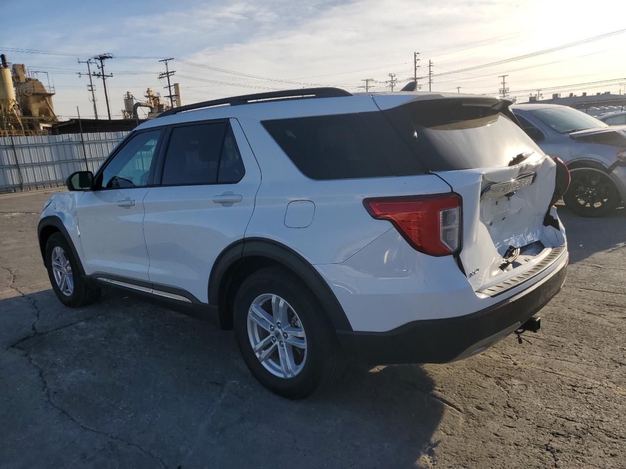 2021 FORD EXPLORER XLT photo 3