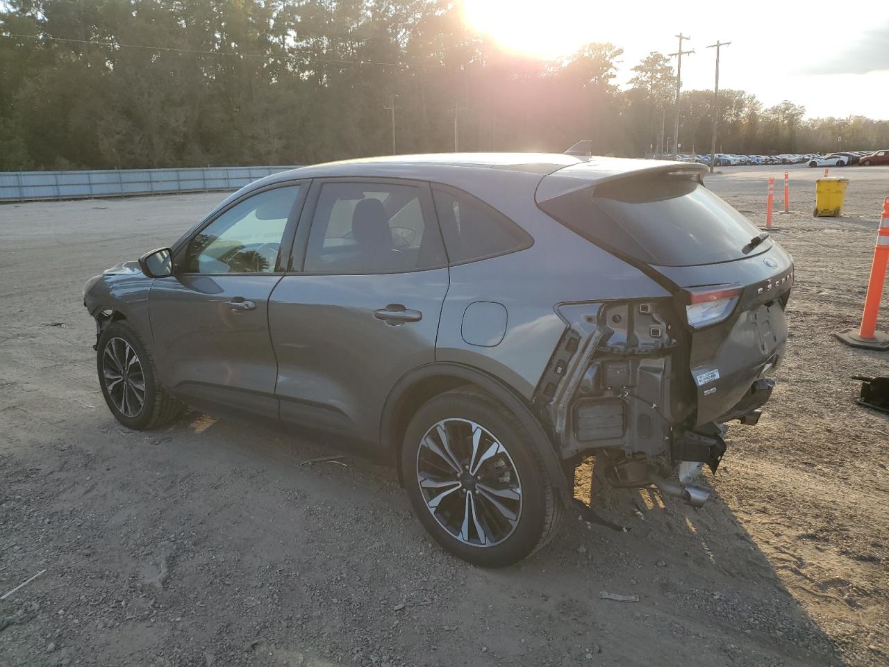 2022 FORD ESCAPE SE photo 3