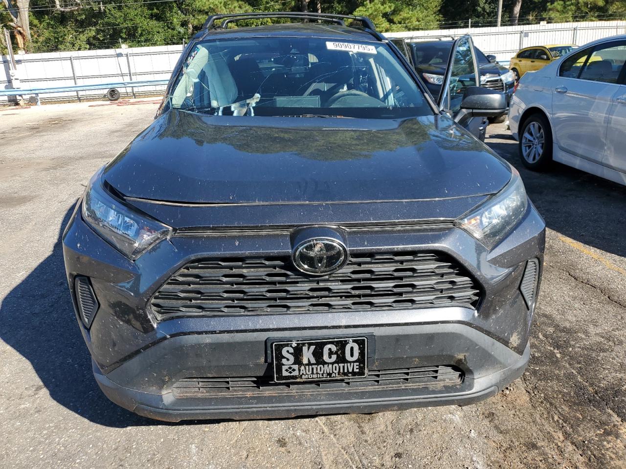 2021 TOYOTA RAV4 LE photo 9