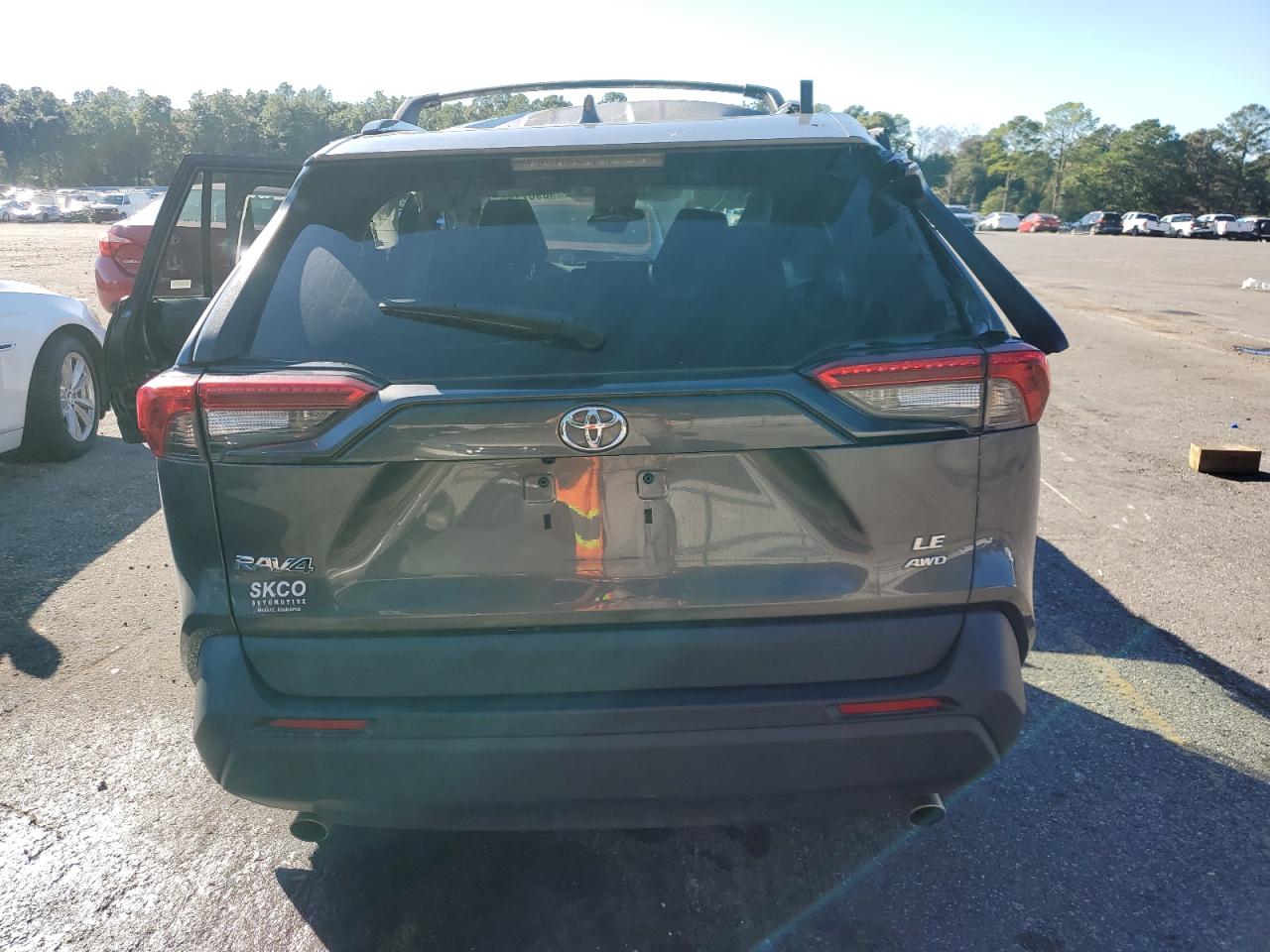 2021 TOYOTA RAV4 LE photo 11