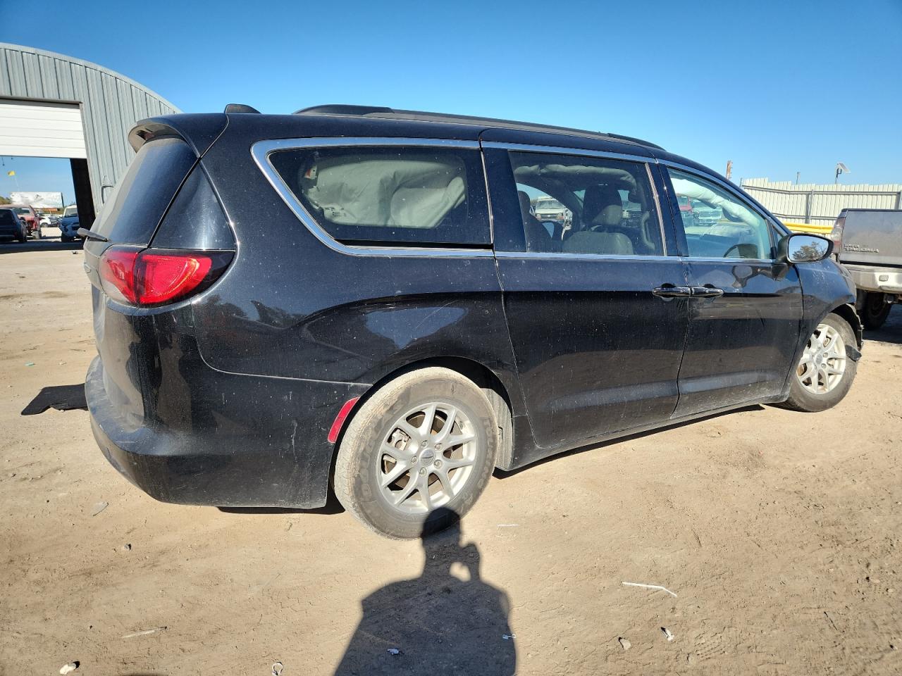 2021 CHRYSLER VOYAGER LXI photo 3