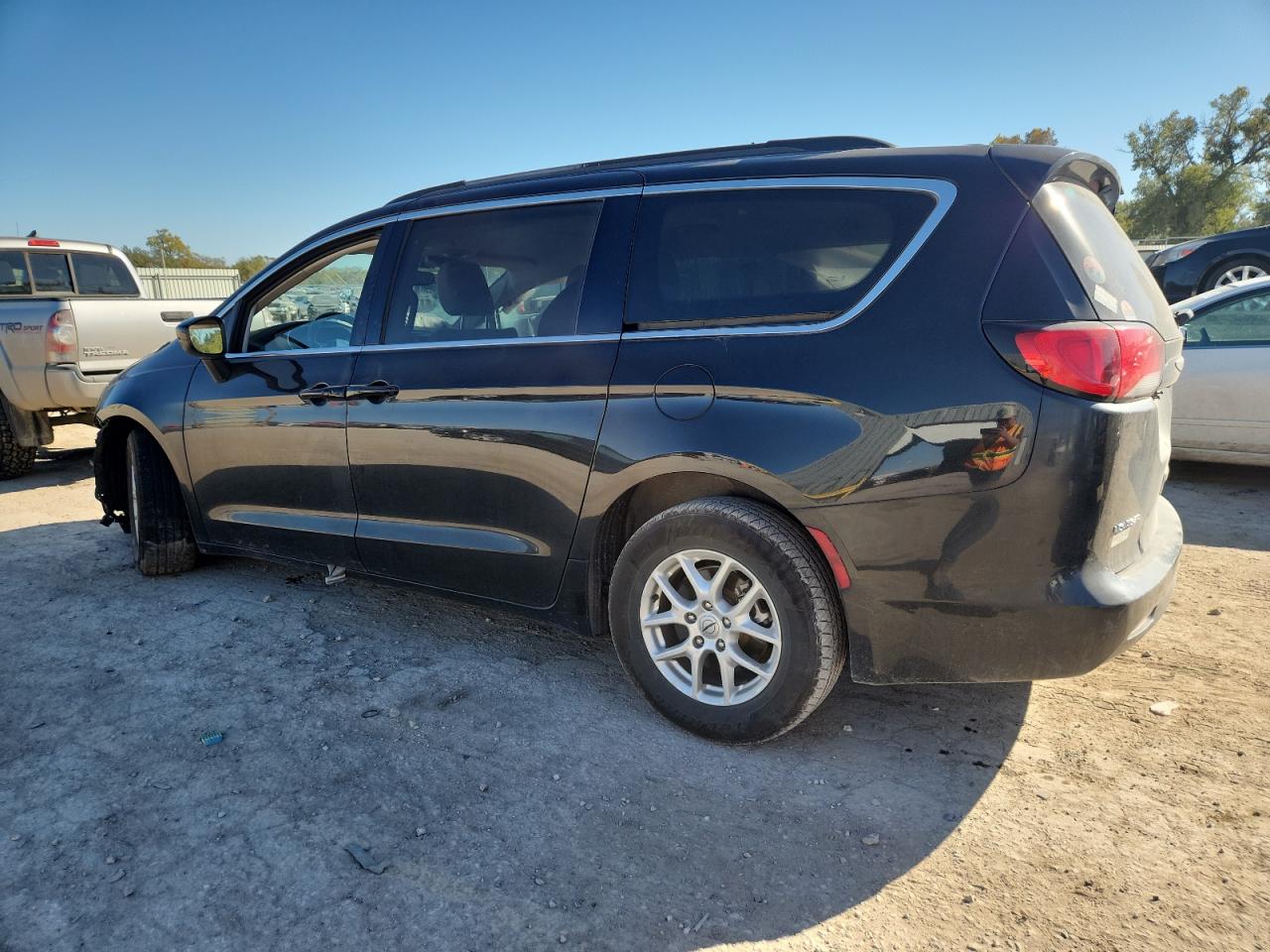 2021 CHRYSLER VOYAGER LXI photo 2