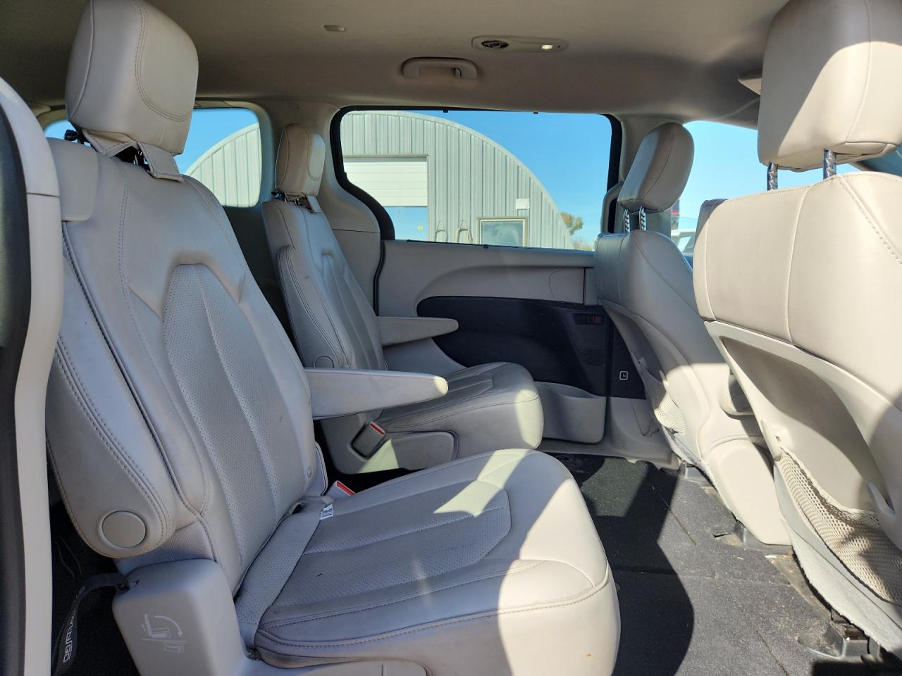 2021 CHRYSLER VOYAGER LXI photo 10