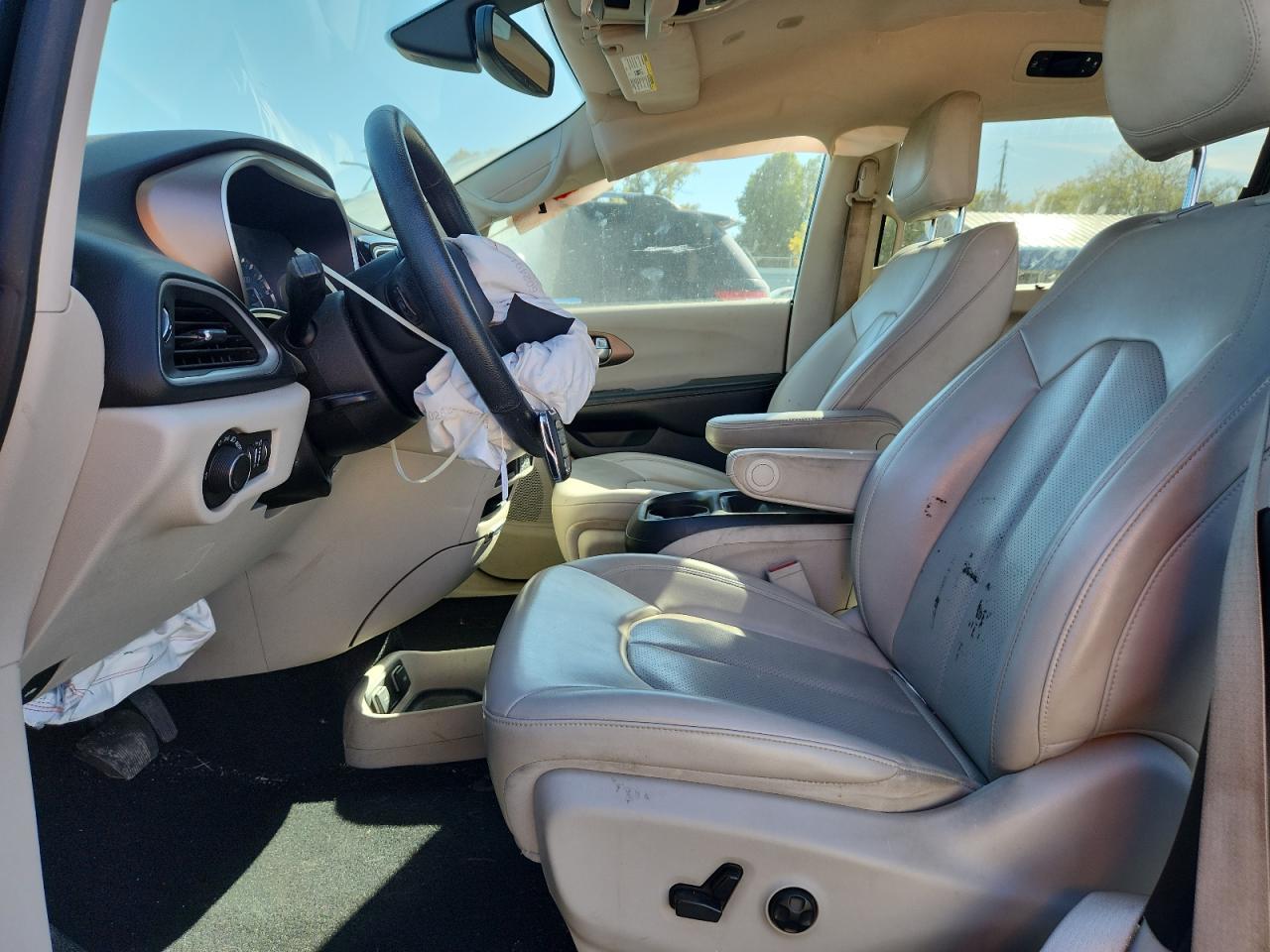 2021 CHRYSLER VOYAGER LXI photo 7