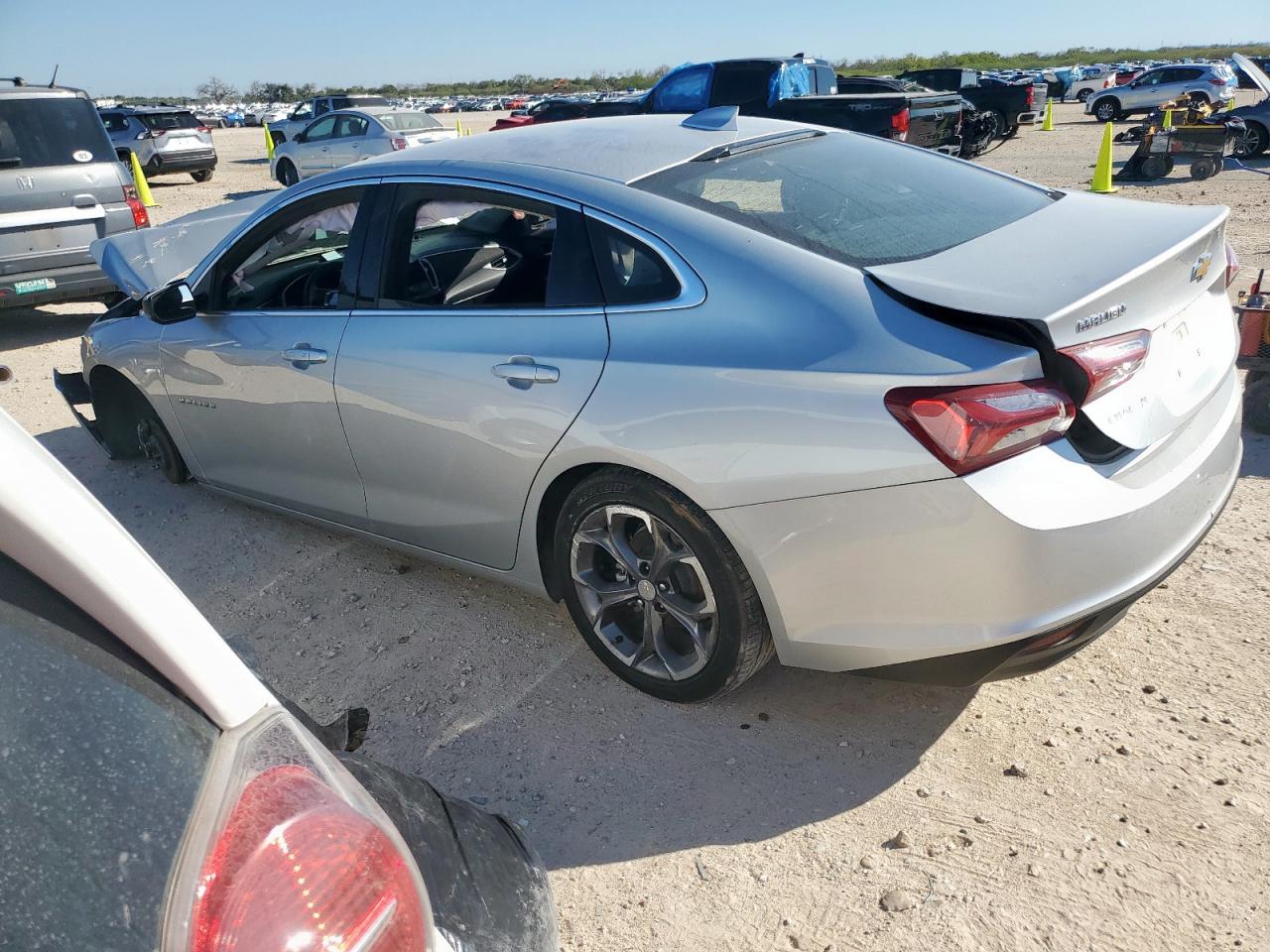 2022 CHEVROLET MALIBU LT photo 3