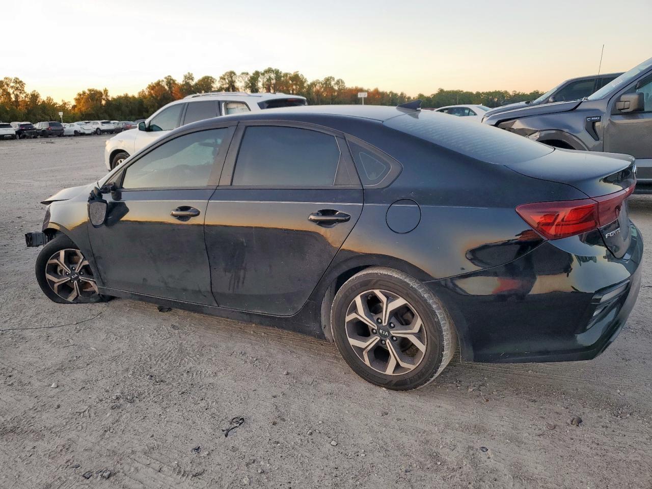2021 KIA FORTE photo 3