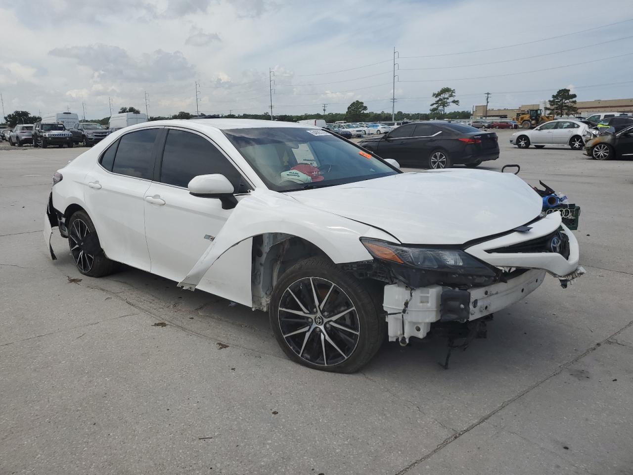 2021 TOYOTA CAMRY SE photo 4