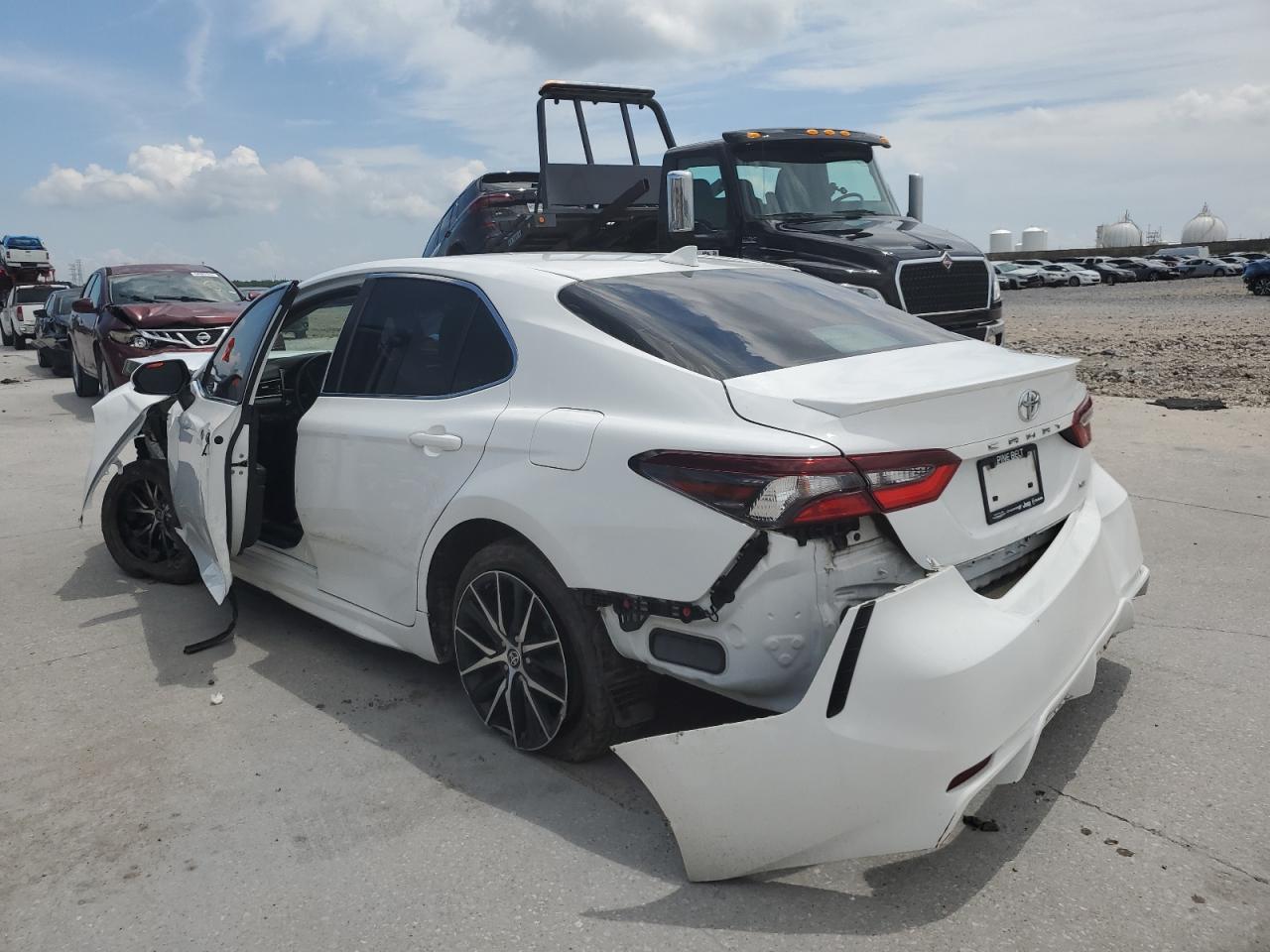 2021 TOYOTA CAMRY SE photo 2