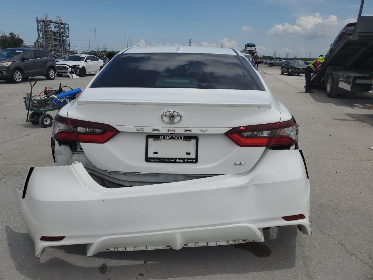 2021 TOYOTA CAMRY SE photo 6
