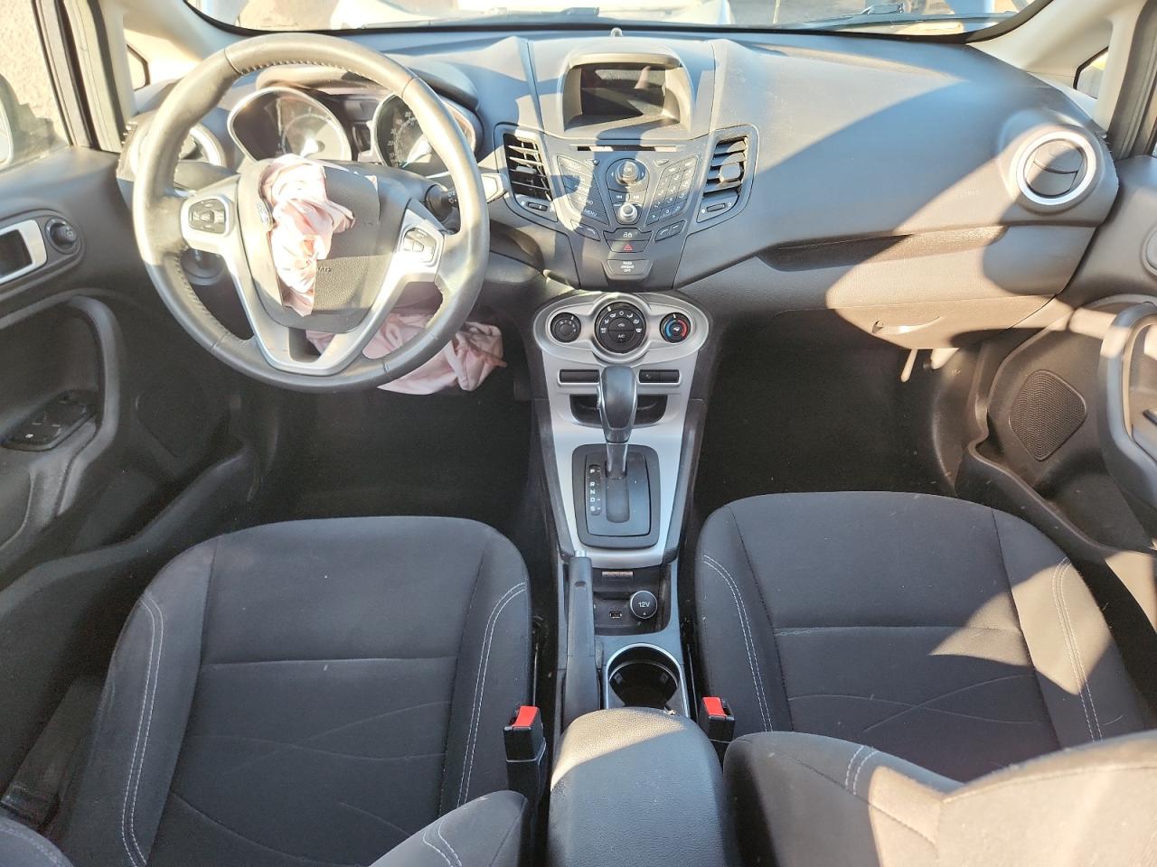 2015 FORD FIESTA SE photo 15