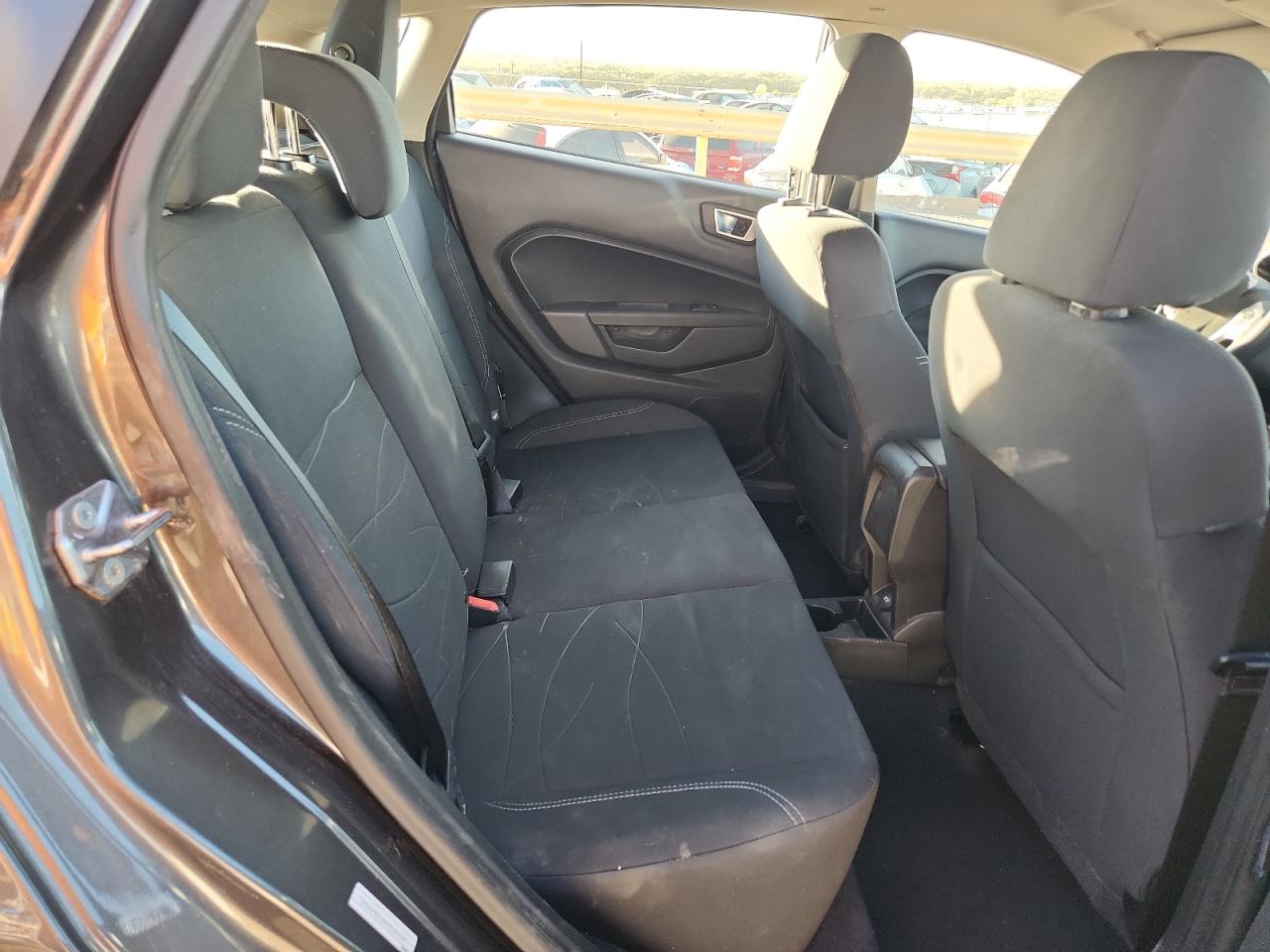 2015 FORD FIESTA SE photo 19