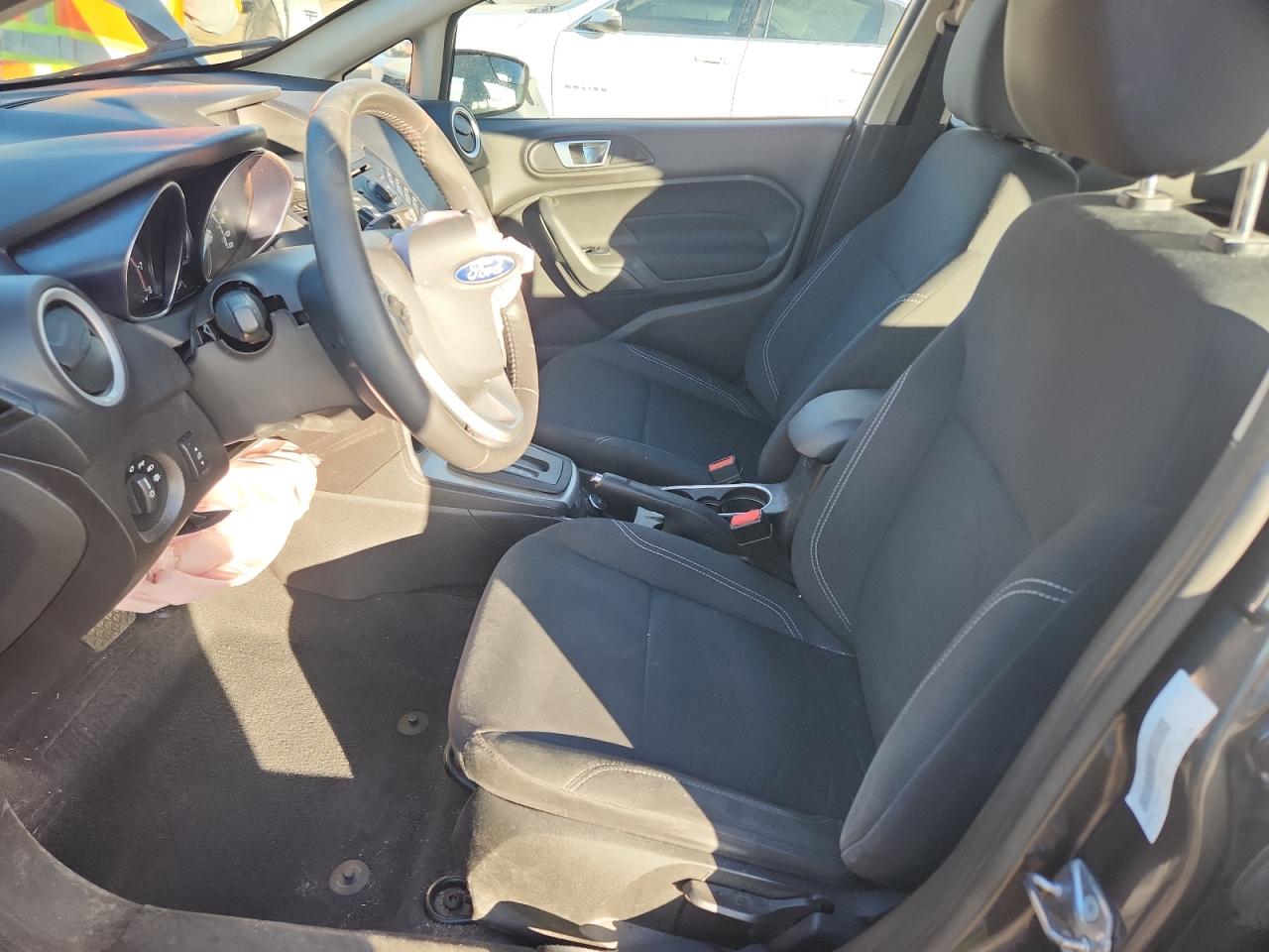 2015 FORD FIESTA SE photo 13
