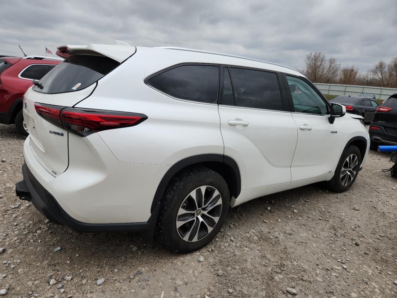 2021 TOYOTA HIGHLANDER HYBRID XLE photo 3