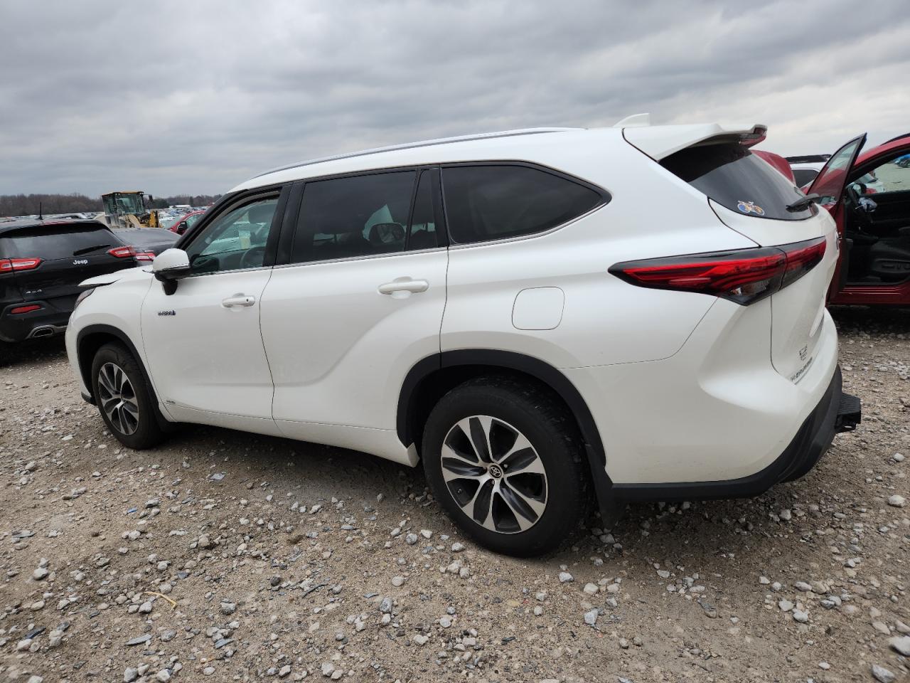 2021 TOYOTA HIGHLANDER HYBRID XLE photo 2
