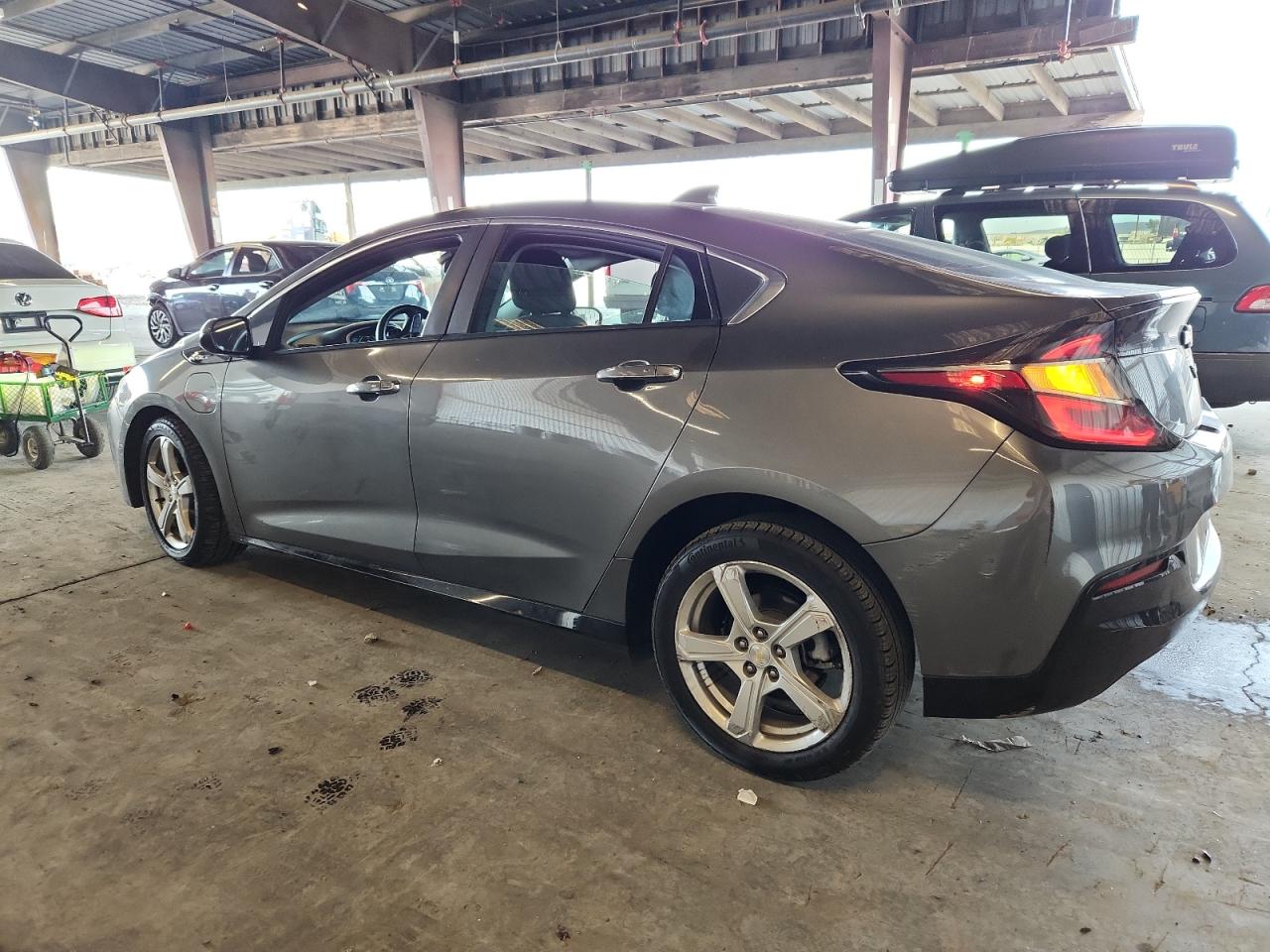 2016 CHEVROLET VOLT LT photo 2