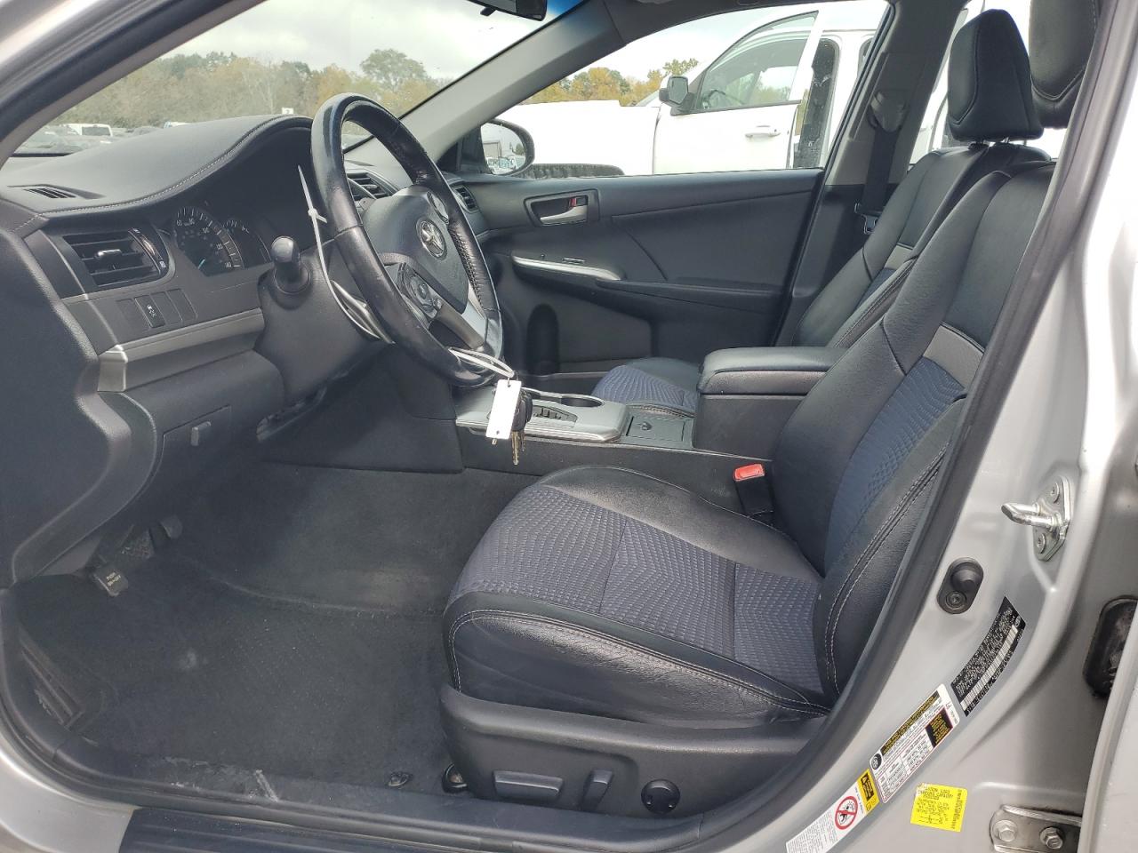 2014 TOYOTA CAMRY SE photo 7