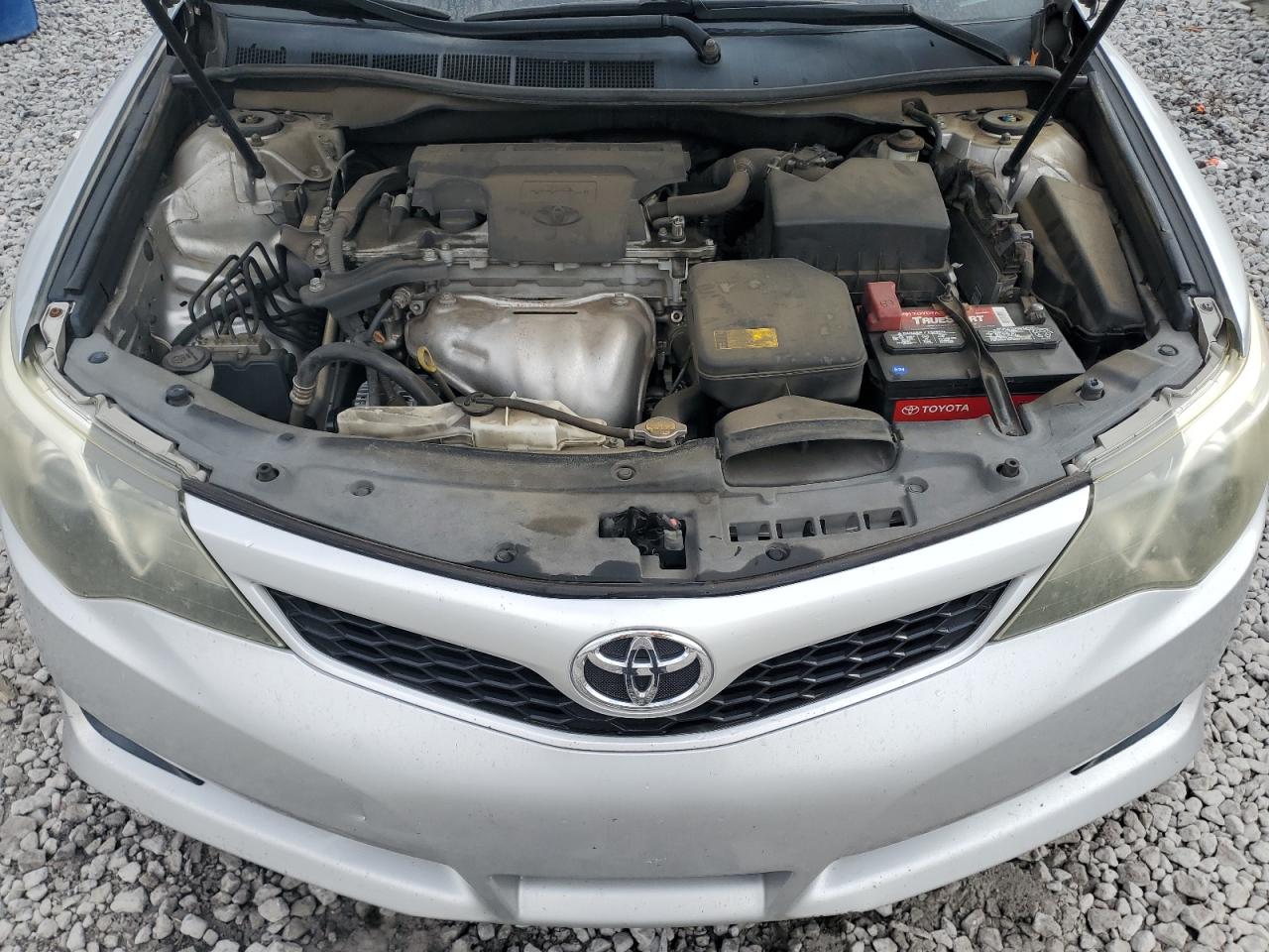 2014 TOYOTA CAMRY SE photo 11