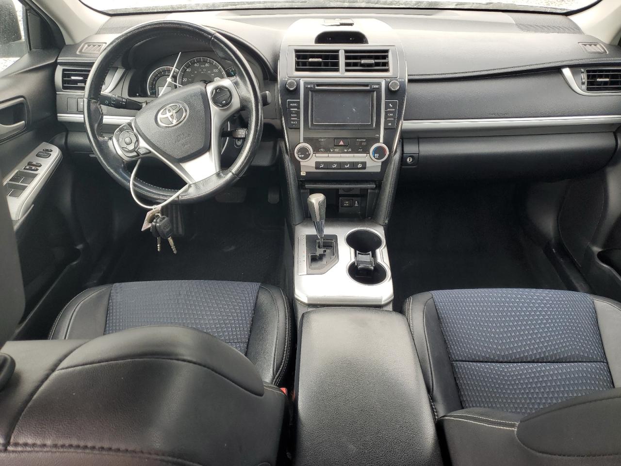 2014 TOYOTA CAMRY SE photo 8