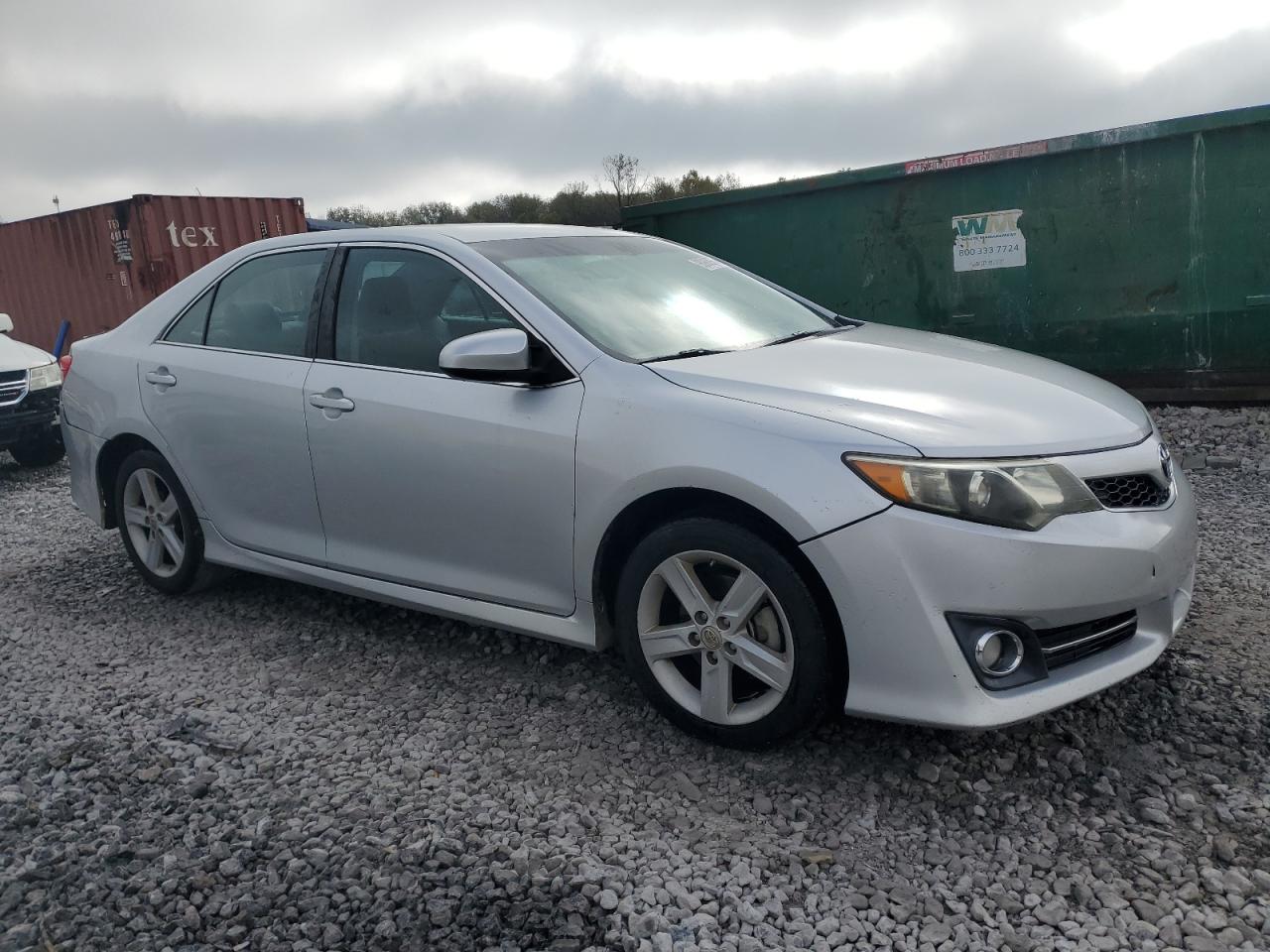 2014 TOYOTA CAMRY SE photo 4