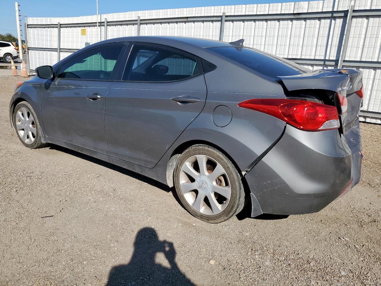 2013 HYUNDAI ELANTRA photo 2