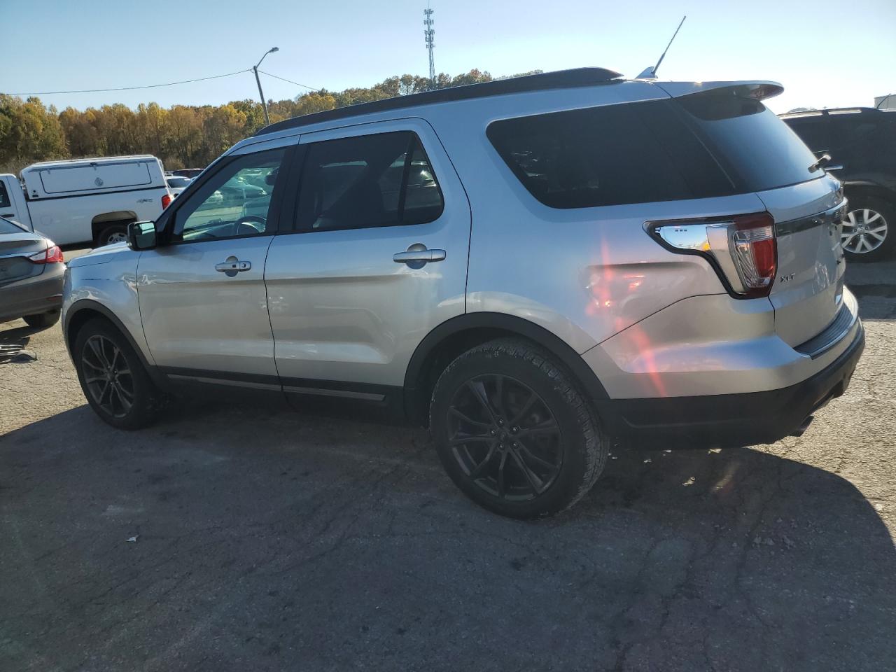 2018 FORD EXPLORER XLT photo 2