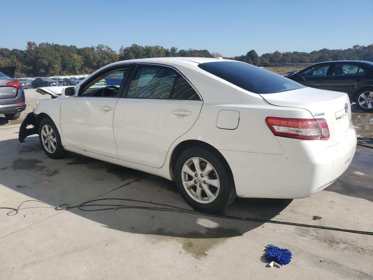 2011 TOYOTA CAMRY BASE photo 3