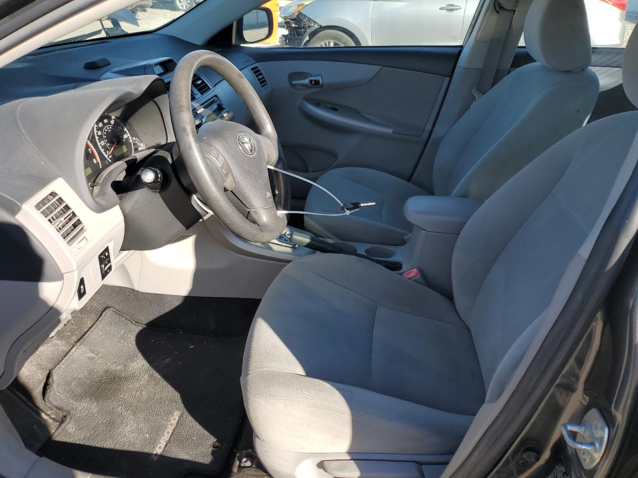 2012 TOYOTA COROLLA LE photo 19