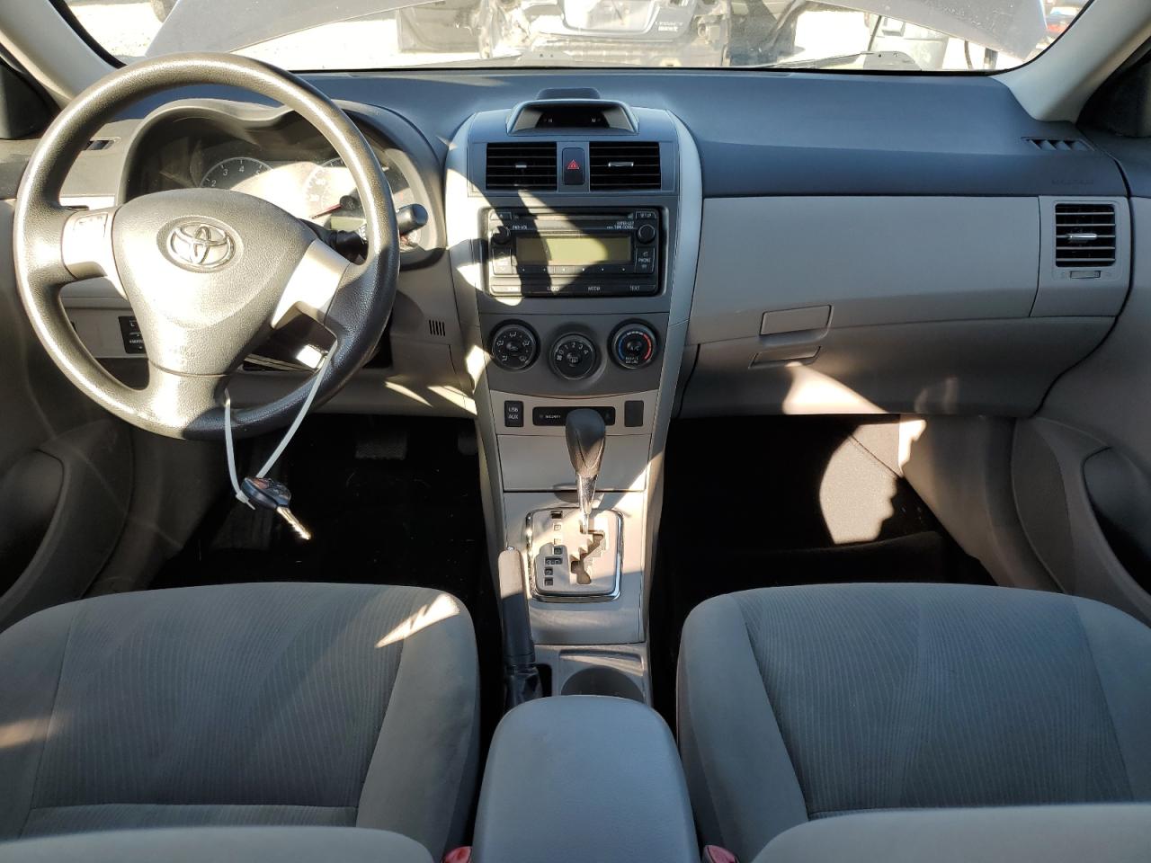 2012 TOYOTA COROLLA LE photo 22