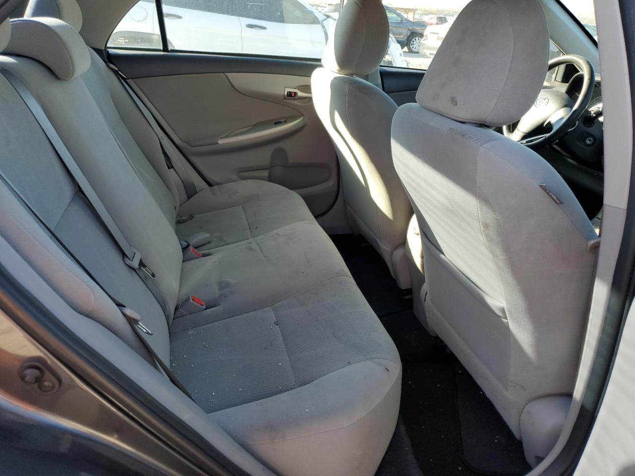 2012 TOYOTA COROLLA LE photo 28