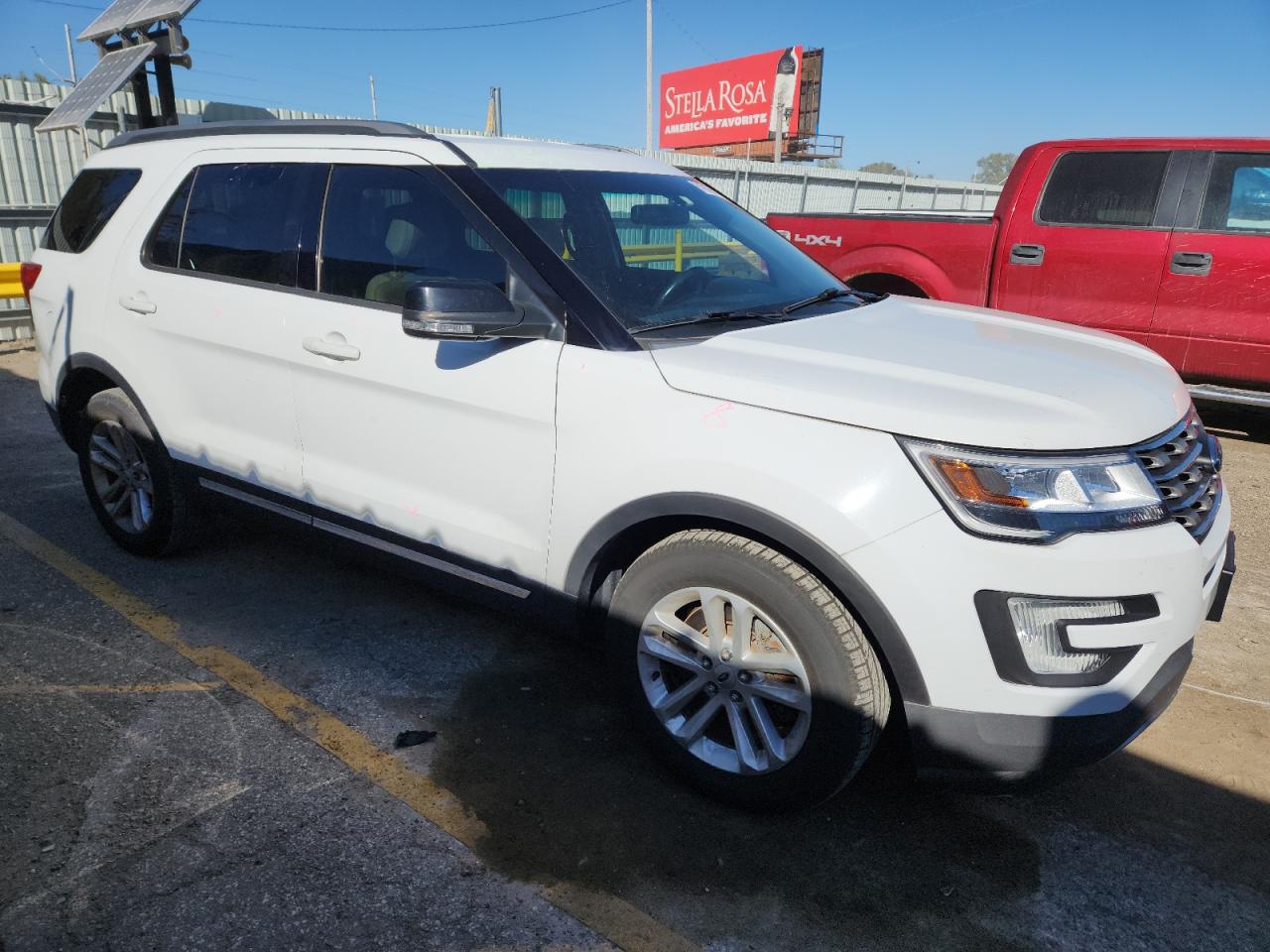 2016 FORD EXPLORER XLT photo 4