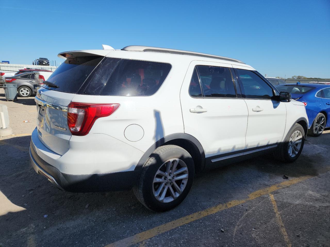 2016 FORD EXPLORER XLT photo 3